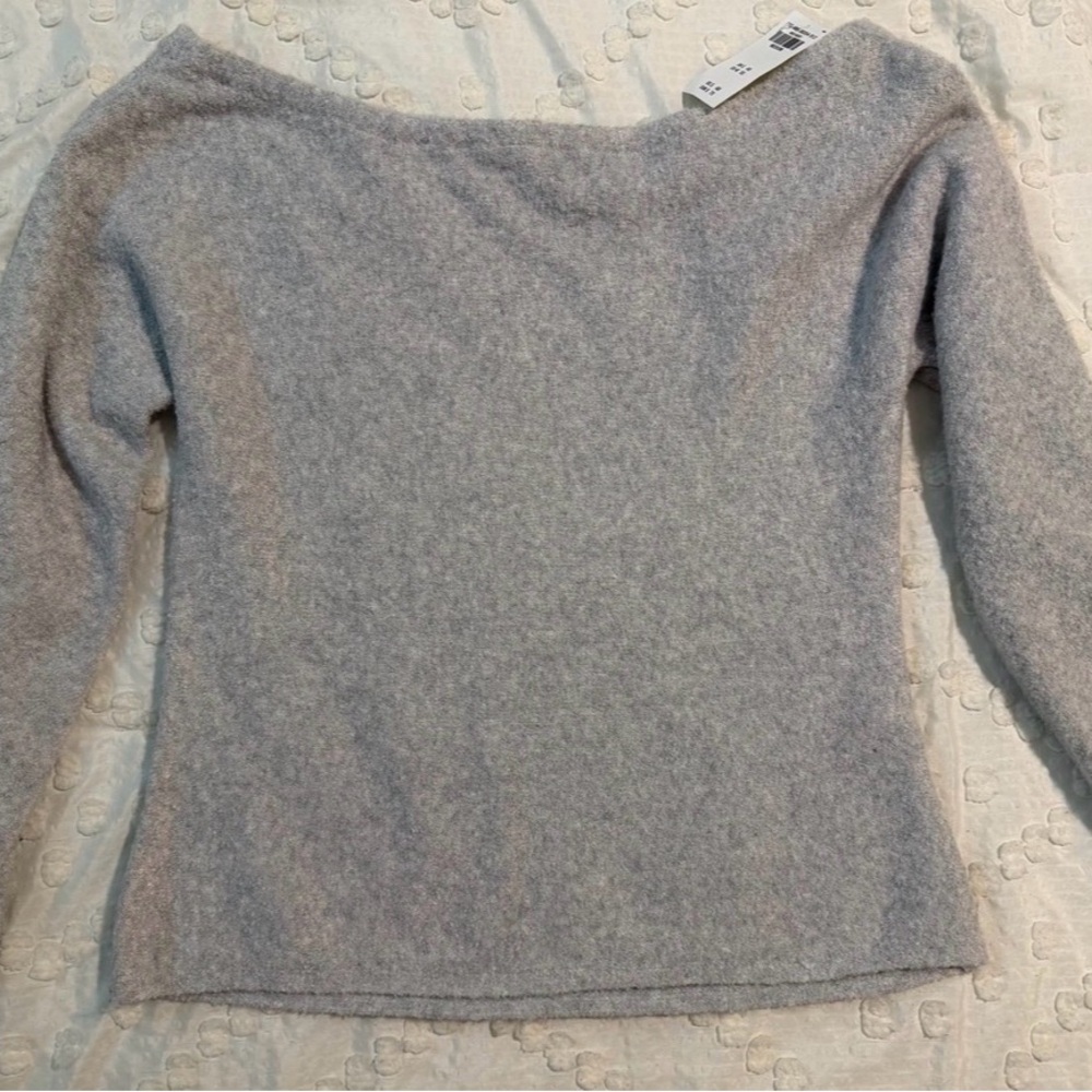 Abercrombie & Fitch Light Gray Off-Shoulder Sweater